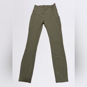 Size 4, light green Lulu leggings. Rare